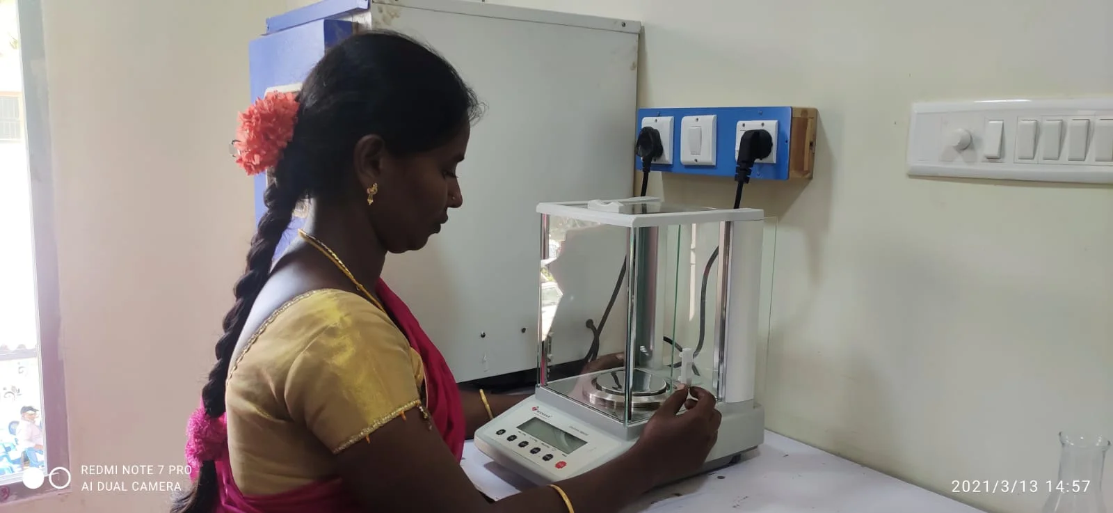 High-Precision Analytical Weighing Station