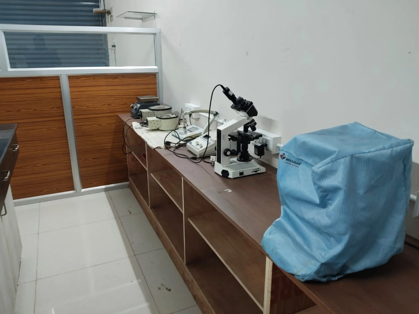 Microscopy and Thermal Equipment Bench