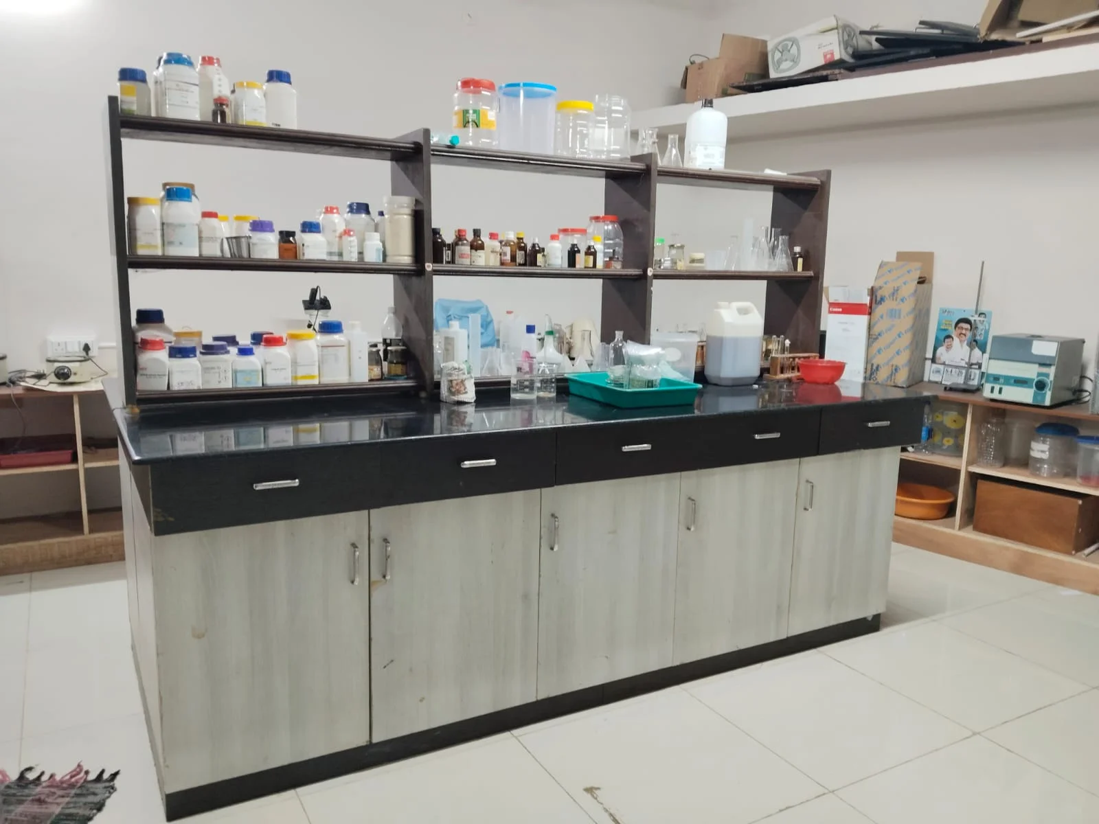 General Research Instrumentation and Work Bay