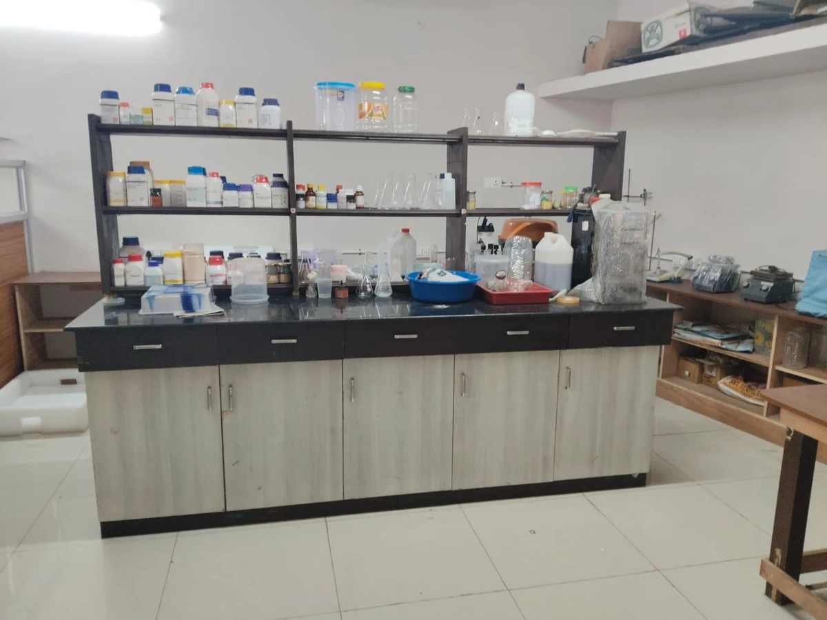 Wet Lab Reagents Bench